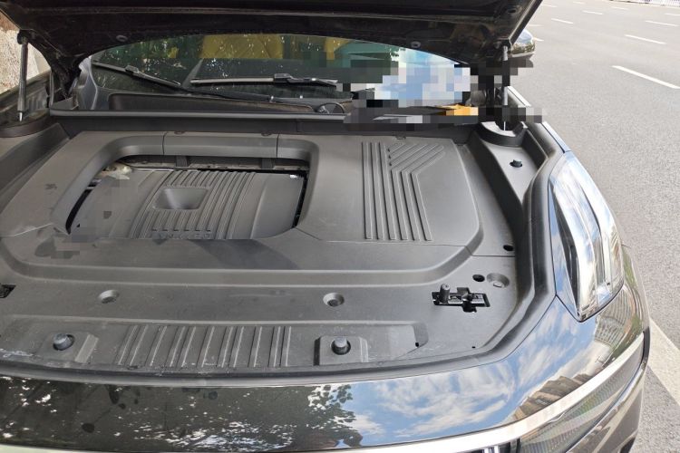 Used Lynk & Co 09 2024 2.0T Four-Wheel Drive Sport Edition Five Seats Engine Bay Left