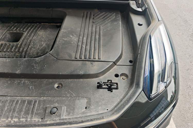 Used Lynk & Co 09 2024 2.0T Four-Wheel Drive Sport Edition Five Seats Engine Bay Left