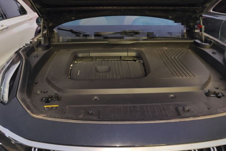 Used Lynk & Co 09 2024 2.0T Four-Wheel Drive Sport Edition Five Seats Engine Bay