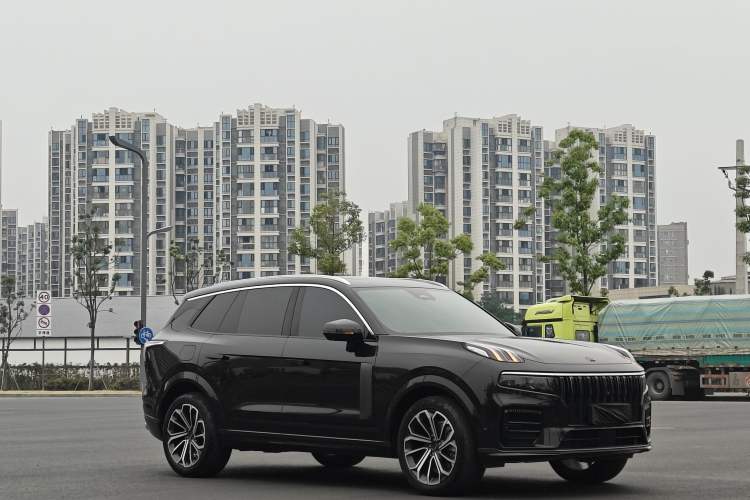 Used Lynk & Co 09 2024 2.0T Four-Wheel Drive Sport Edition Five Seats Exterior 2
