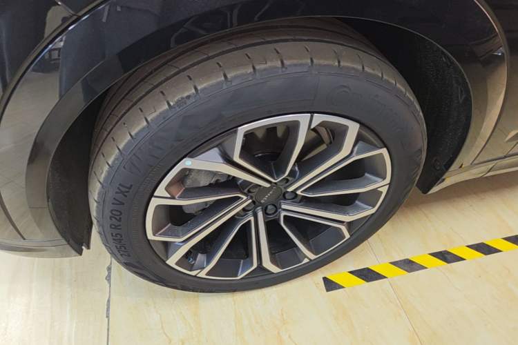 Used Lynk & Co 09 2024 2.0T Four-Wheel Drive Sport Edition Five Seats Exterior 4