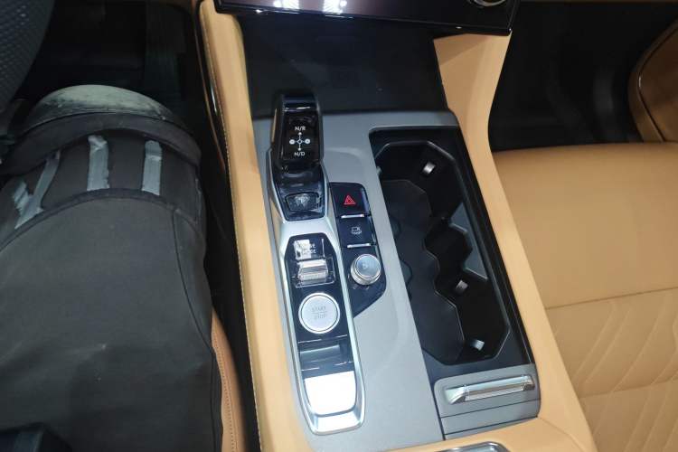 Used Lynk & Co 09 2024 2.0T Four-Wheel Drive Sport Edition Five Seats Gear Lever
