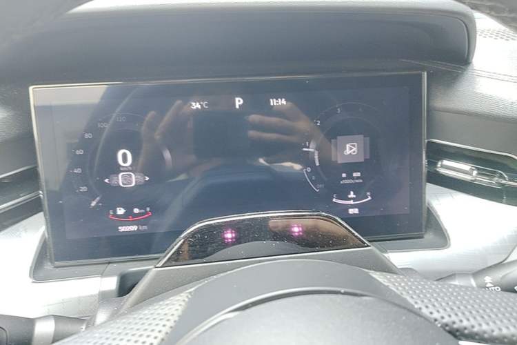 Used Lynk & Co 09  Instrument Cluster