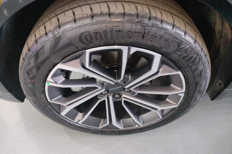 Used Lynk & Co 09 2024 2.0T Four-Wheel Drive Sport Edition Five Seats Left Front Wheel Hub