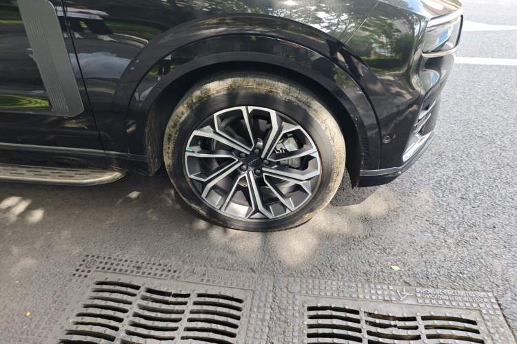 Used Lynk & Co 09 2024 2.0T Four-Wheel Drive Sport Edition Five Seats Right Front Wheel Hub