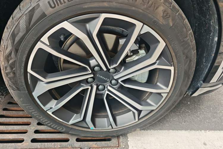 Used Lynk & Co 09 2024 2.0T Four-Wheel Drive Sport Edition Five Seats Right Front Wheel Hub