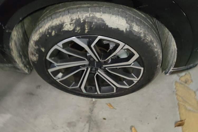 Used Lynk & Co 09 2024 2.0T Four-Wheel Drive Sport Edition Five Seats Right Front Wheel Hub