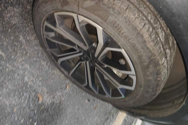 Used Lynk & Co 09 2024 2.0T Four-Wheel Drive Sport Edition Five Seats Right Front Wheel Hub