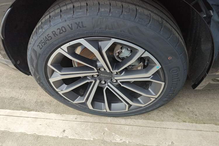 Used Lynk & Co 09 2024 2.0T Four-Wheel Drive Sport Edition Five Seats Right Rear Wheel Hub