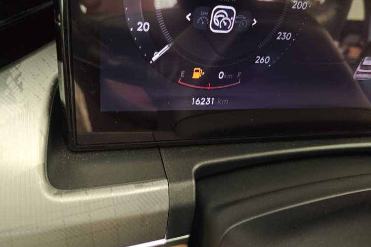 Used Lynk & Co 09 2024 2.0T All-Wheel Drive Global Version 7 Seats Odometer Close Up
