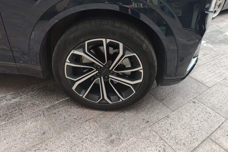 Used Lynk & Co 09 2024 2.0T All-Wheel Drive Global Version 7 Seats Right Front Wheel Hub
