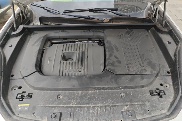 Used Lynk & Co 09 2024 2.0T Four-Wheel Drive Sport Edition Five Seats Engine Bay