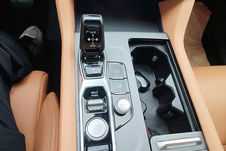 Used Lynk & Co 09 2024 2.0T Four-Wheel Drive Sport Edition Five Seats Gear Lever
