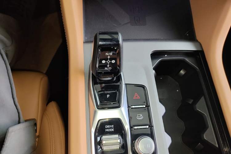 Used Lynk & Co 09 2024 2.0T Four-Wheel Drive Sport Edition Five Seats Gear Lever