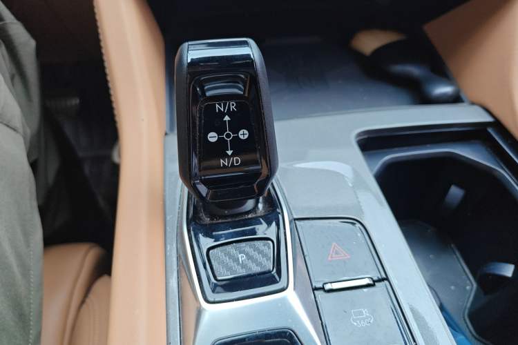 Used Lynk & Co 09 2024 2.0T Four-Wheel Drive Sport Edition Five Seats Gear Lever