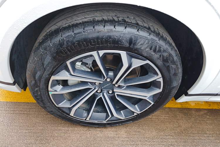 Used Lynk & Co 09 2024 2.0T Four-Wheel Drive Sport Edition Five Seats Left Front Wheel Hub