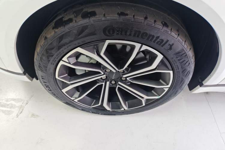 Used Lynk & Co 09 2024 2.0T All-Wheel Drive Global Version 7 Seats Left Front Wheel Hub