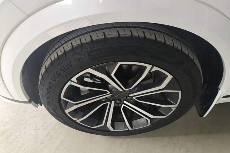 Used Lynk & Co 09 2024 2.0T Four-Wheel Drive Sport Edition Five Seats Left Front Wheel Hub