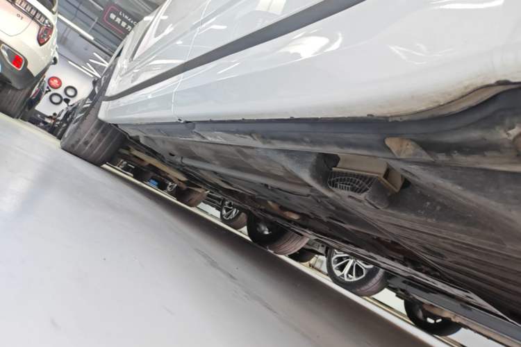 Used Lynk & Co 09 2024 2.0T All-Wheel Drive Global Version 7 Seats Left Side Sill