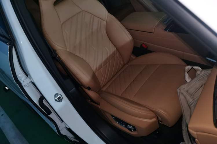 Used Lynk & Co 09 2024 2.0T Four-Wheel Drive Sport Edition Five Seats Right Front Seat