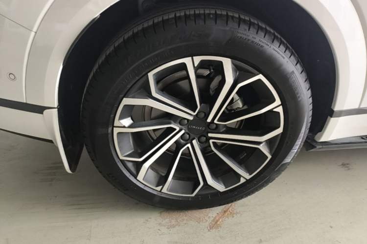 Used Lynk & Co 09 2024 2.0T Four-Wheel Drive Sport Edition Five Seats Right Rear Wheel Hub