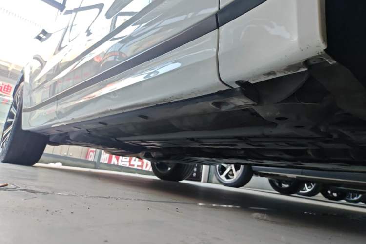 Used Lynk & Co 09 2024 2.0T All-Wheel Drive Global Version 7 Seats Right Side Sill