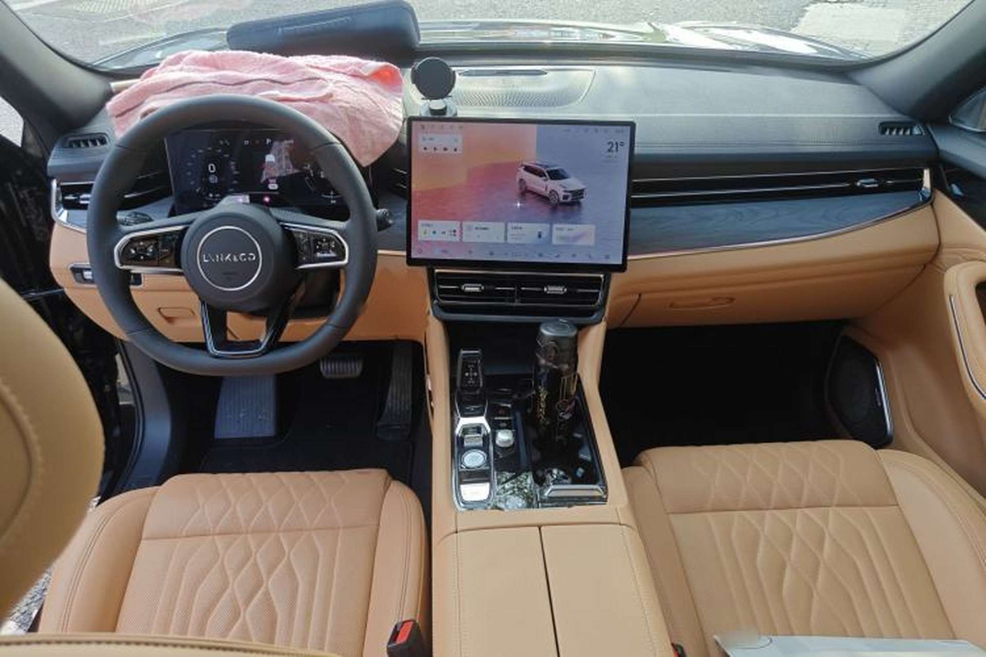 Used Lynk & Co 09 2026 Model 2.0T Four-Wheel Drive Exploration Edition Ultra Center Console