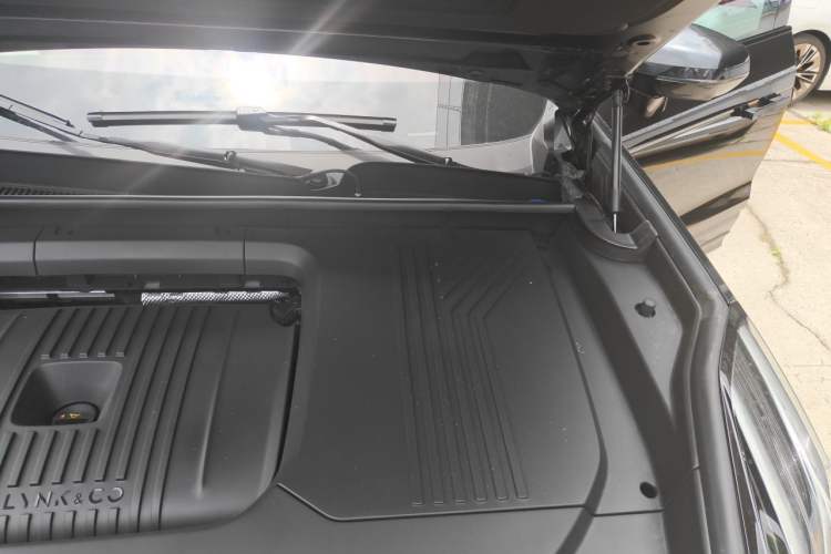 Used Lynk & Co 09 2026 Model 2.0T Four-Wheel Drive Exploration Edition Ultra Engine Bay Left