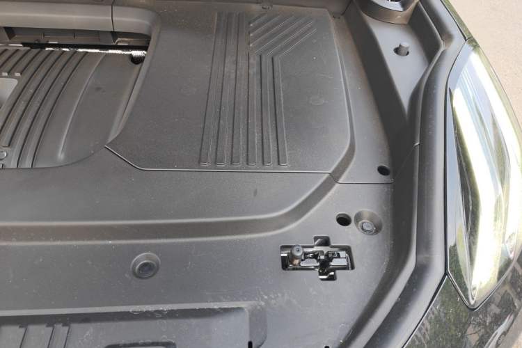 Used Lynk & Co 09 2026 Model 2.0T Four-Wheel Drive Exploration Edition Ultra Engine Bay Left