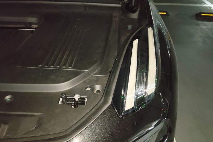 Used Lynk & Co 09 2026 Model 2.0T Four-Wheel Drive Exploration Edition Ultra Engine Bay Left