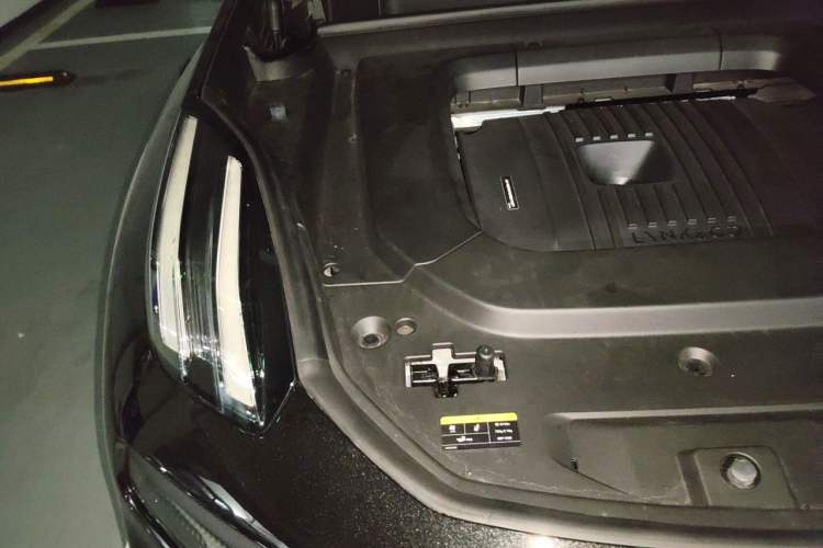 Used Lynk & Co 09 2026 Model 2.0T Four-Wheel Drive Exploration Edition Ultra Engine Bay Right