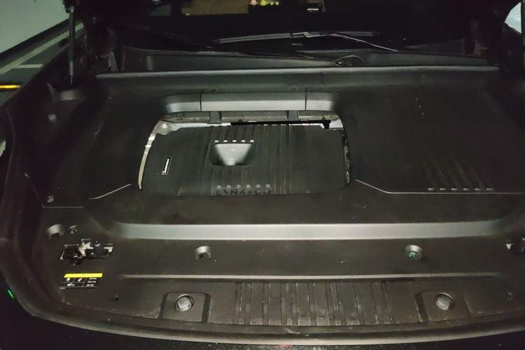 Used Lynk & Co 09 2026 Model 2.0T Four-Wheel Drive Exploration Edition Ultra Engine Bay