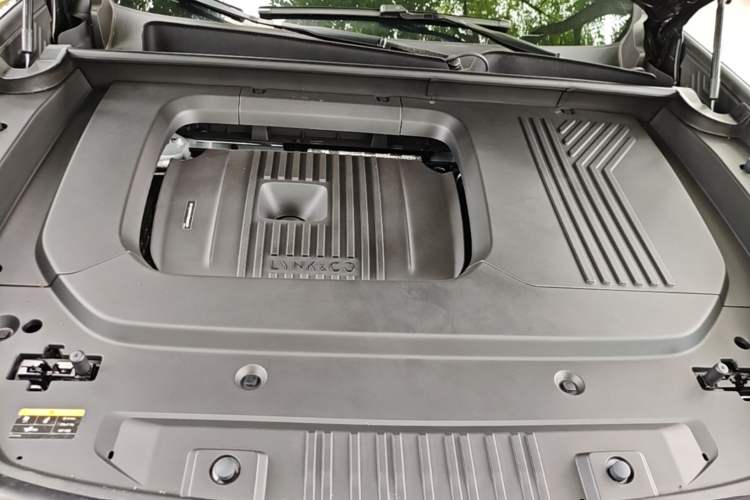 Used Lynk & Co 09 2026 Model 2.0T Four-Wheel Drive Exploration Edition Ultra Engine Bay
