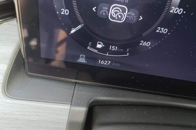 Used Lynk & Co 09 2026 Model 2.0T Four-Wheel Drive Exploration Edition Ultra Odometer Close Up
