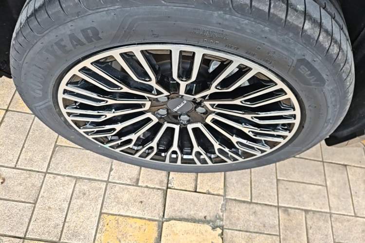 Used Lynk & Co 09 2026 Model 2.0T Four-Wheel Drive Exploration Edition Ultra Right Rear Wheel Hub