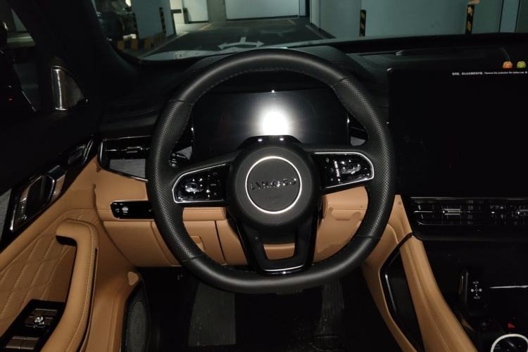 Used Lynk & Co 09 2026 Model 2.0T Four-Wheel Drive Exploration Edition Ultra Steering Wheel