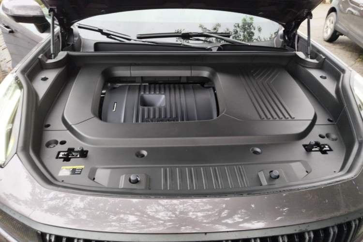 Used Lynk & Co 09 2026 Model 2.0T Four-Wheel Drive Exploration Edition Ultra Engine Bay