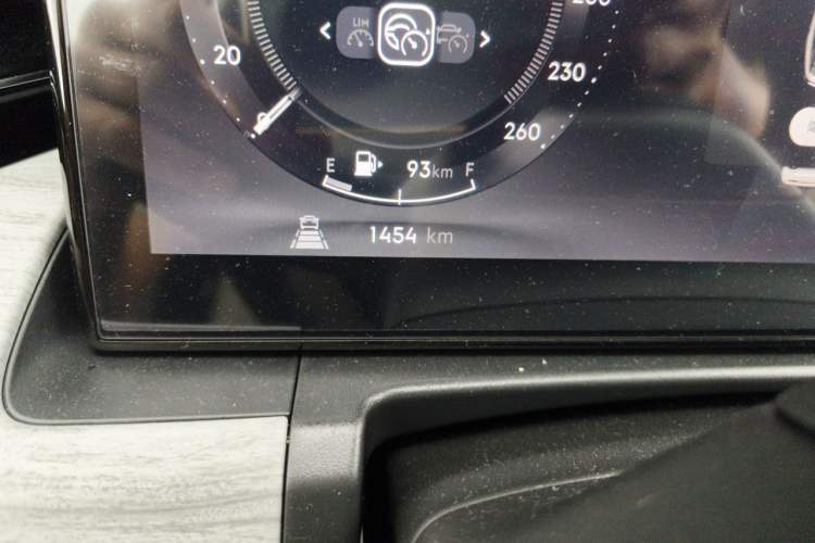 Used Lynk & Co 09 2026 Model 2.0T Four-Wheel Drive Exploration Edition Ultra Odometer Close Up