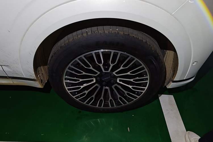 Used Lynk & Co 09 2026 Model 2.0T Four-Wheel Drive Exploration Edition Ultra Right Front Wheel Hub