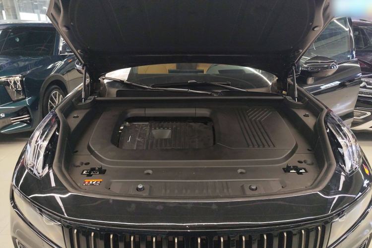Used Lynk & Co 09 EM-P 2025 2.0TD EM-P Four-Wheel Drive Max Five Seats Engine Bay