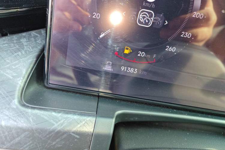 Used Lynk & Co 09 EM-P 2021 2.0T PHEV Halo Seven-Seater Odometer Close Up