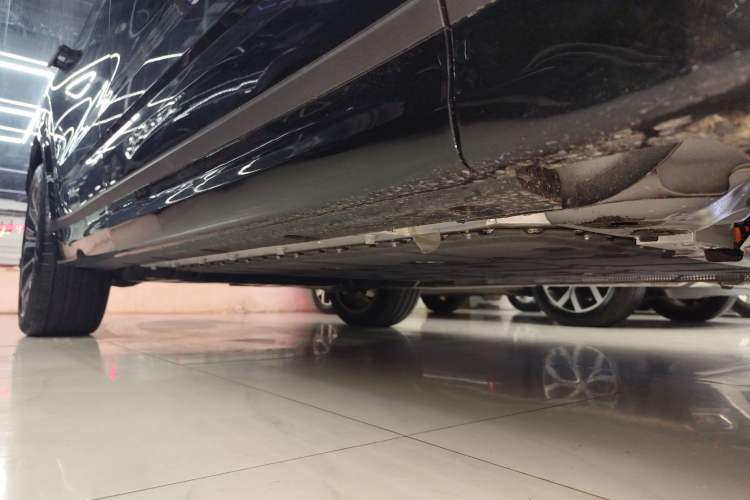 Used Lynk & Co 09 EM-P 2025 2.0TD EM-P Four-Wheel Drive Max Five Seats Right Side Sill