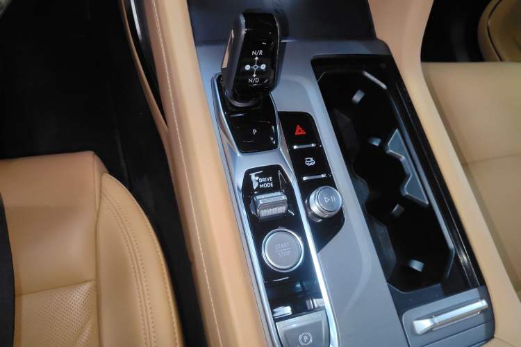 Used Lynk & Co 09 EM-P 2024 2.0TD EM-P Four-Wheel Drive ULTRA Six-Seater Gear Lever