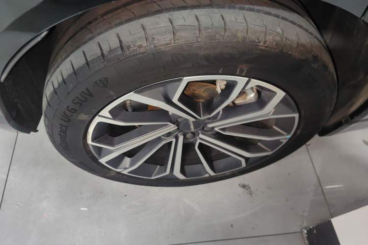 Used Lynk & Co 09 EM-P 2024 2.0TD EM-P Four-Wheel Drive ULTRA Six-Seater Right Rear Wheel Hub
