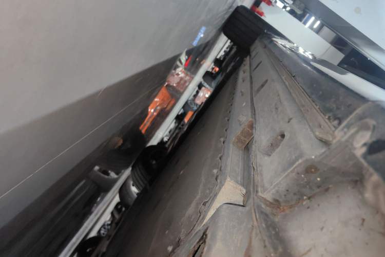Used Lynk & Co 09 EM-P 2024 2.0TD EM-P Four-Wheel Drive ULTRA Six-Seater Right Side Sill