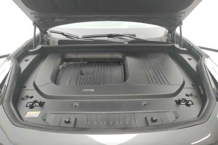 Used Lynk & Co 09 EM-P 2021 2.0T PHEV Halo Six-Seater Engine Bay