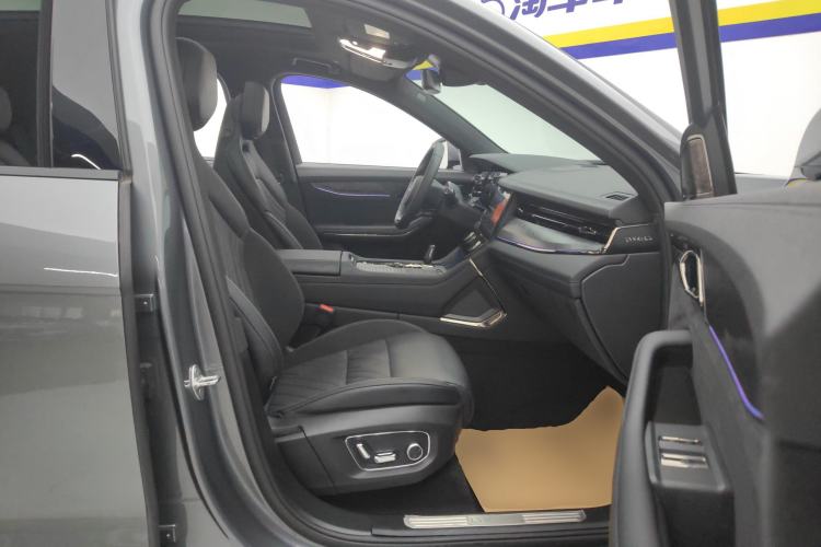 Used Lynk & Co 09 EM-P 2021 2.0T PHEV Halo Six-Seater Right Front Seat