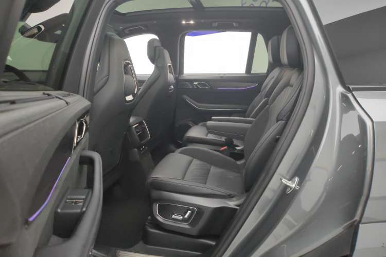 Used Lynk & Co 09 EM-P 2021 2.0T PHEV Halo Six-Seater Right Rear Seat