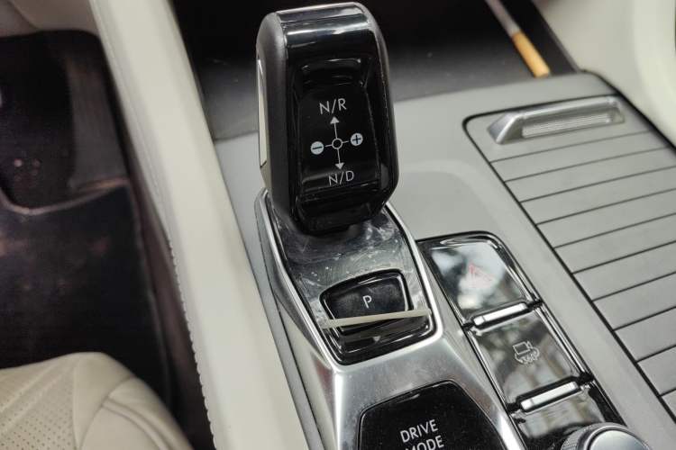 Used Lynk & Co 09 EM-P 2021 2.0T PHEV Ultra Six-Seater Gear Lever