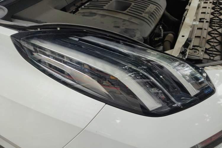 Used Lynk & Co 09 EM-P 2021 2.0T PHEV Ultra Six-Seater Right Front Headlight